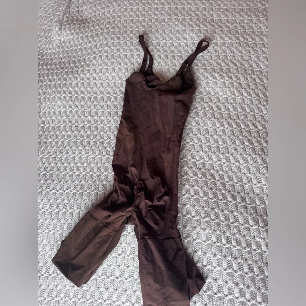 SKIMS Cocoa Everyday Sculpt Mid-Thigh Bodysuit - Picture 4 of 5